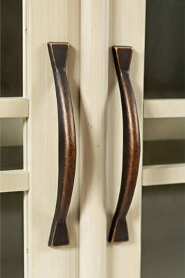 Komoda kremowa z drewna z szufladami Avola 127x82 cm